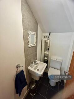 Toilet &amp; Washbasin