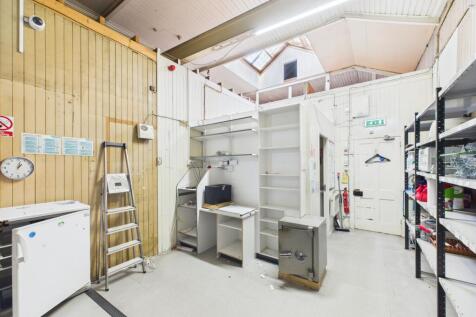 CAM03481G0-PR0106-STILL004