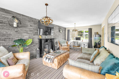 Lounge / Dining Area
