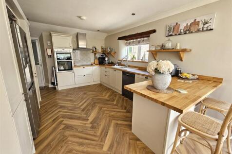 Kitchen Area.jpg
