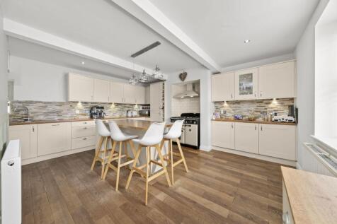 OPEN-PLAN DINING KITCHEN