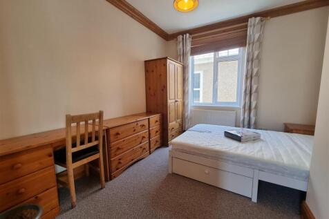 First Floor Middle Bedroom.jpg