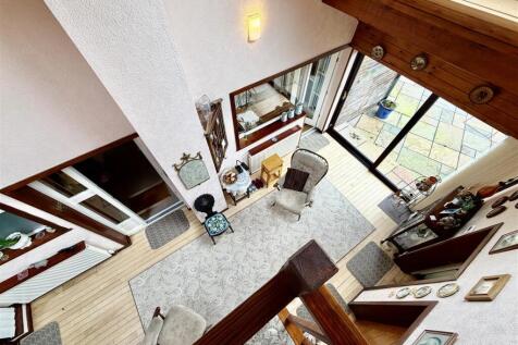 FIRST FLOOR OPEN LANDING