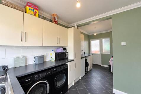 Langridge Crescent, Middlesbrough, TS3 7LL photo 3