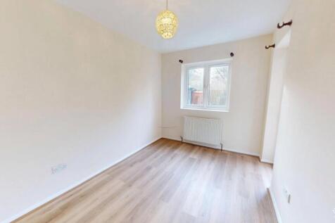 7-Long-Meadow-Close-12082025_143729_defurnished