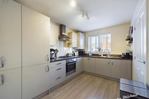 CAM03218G0-PR0448-STILL008