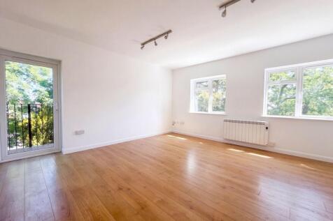 Bishopric, Horsham, RH12 photo 3