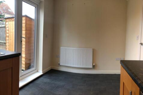 Honeysuckle Way, Castleford, West Yorkshire, WF10 photo 3