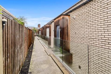 Flat 6 Wimbledon Court, 63a Kingston Road, SW19 1J