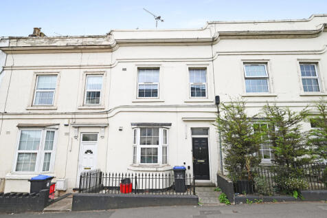 6-bed terraced on 7 Tachbrook Road, Leamington Spa, £4,650/mo