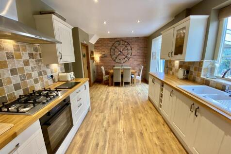 Bramleys Estate Agents - Moor Lane - Gomersal (21)