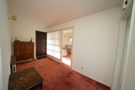 Wide entrance hal...