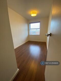 Oaklands Court, Chichester, PO19 photo 4
