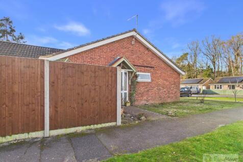 EweMove Mildenhall Lee Devenish Lime Close Exterio