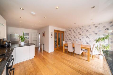 EXTENDED DINING KITCHEN