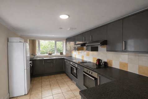 8 bedroom Terraced for rent