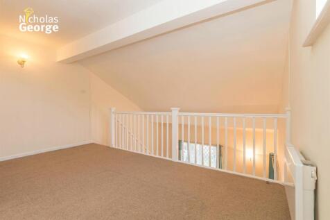 Michaelwood close 35 bed2.jpg