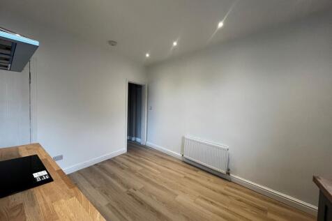 Barker Lane, Brampton, Chesterfield S40 photo 4