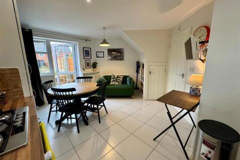 Breakfast kitchen 1.jpg