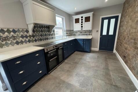 17 Queens Avenue, Tunstall, ST6 photo 3