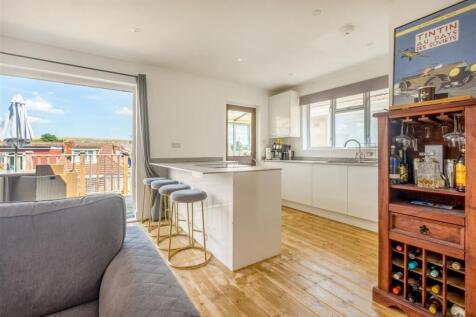 18 Oakdene Crescent-2.jpg