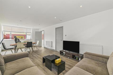 Living Room 4 .JPG