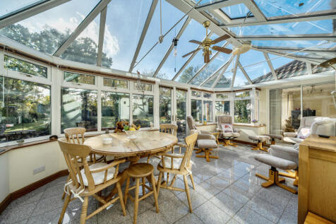 1371251-5-68f8c91...