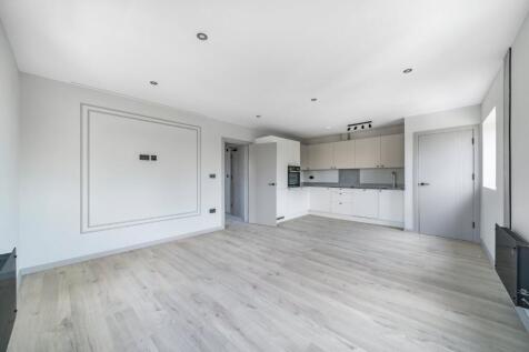 Kingston Road, Staines-upon-Thames, Surrey, TW18 photo 3