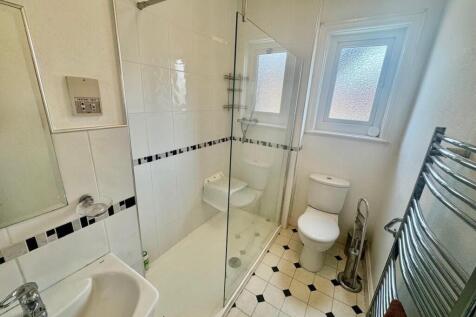 Bathroom 3.jpg