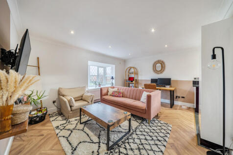 Sitting/Dining Room