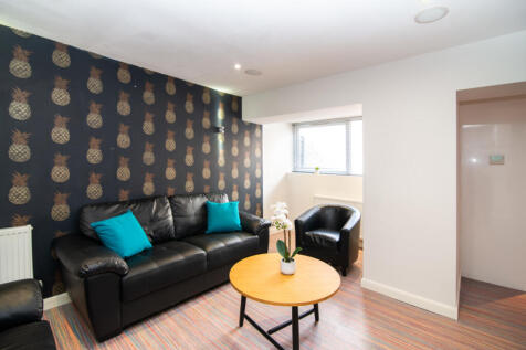 7 Queen Anne living room 1