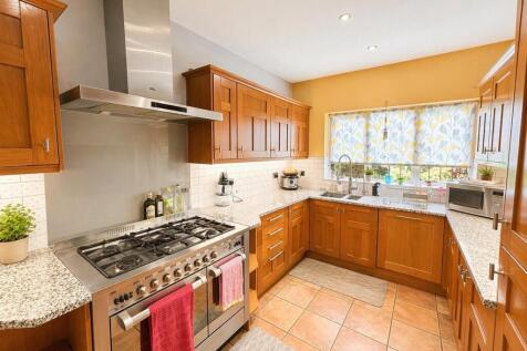 Lynmouth Cresent, MK4 photo 5