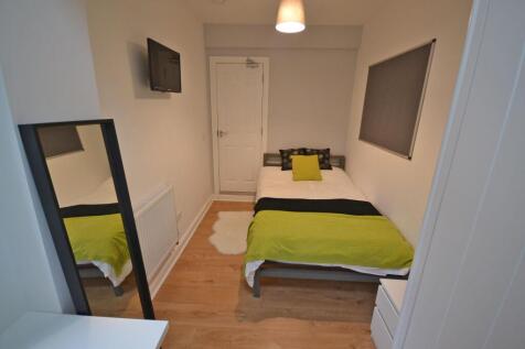 Broadgate, Beeston NG9 photo 3
