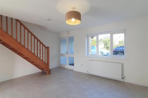 8 Luxon Drive Lounge