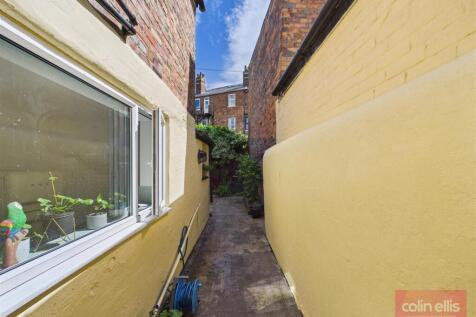 CAM05075G0-PR0375-STILL018.jpg