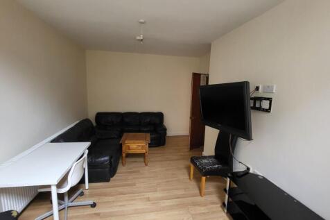 Lees Hall Crescent, Manchester photo 4