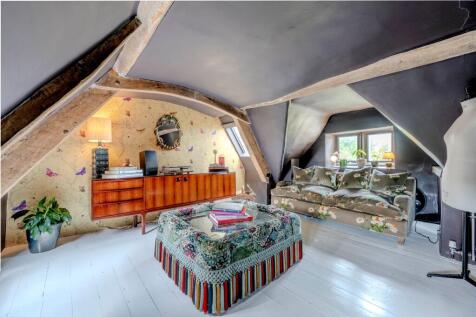 Top Floor Apartment Living Room