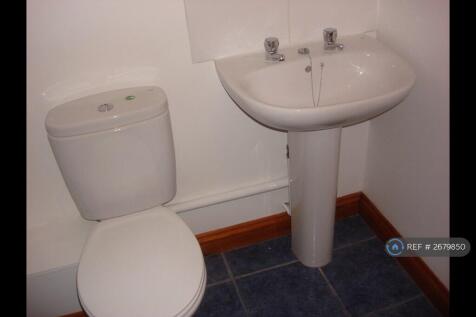 Close Coupled Wc With Wash Hand Basin