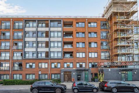 Situated within a well-maintained residential development in the heart of Acton, this bright and well-proportioned two-bedroom apartment offers comfortable modern living in a highly convenient West Lo