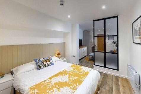 Platinum Plus Kensington- Studio 8 |Verney St photo 3