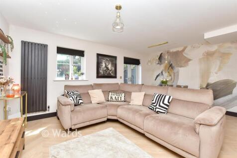 Lounge/Dining Area