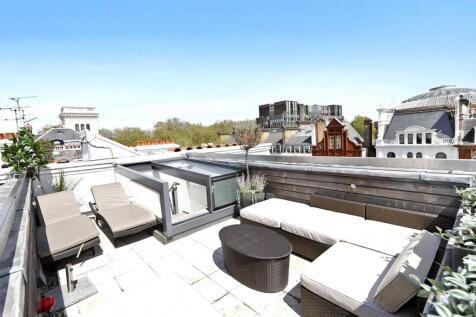 2 bed, 2 bath Penthouse in London - Photo 10