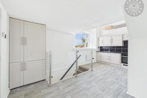 Lounge/Kitchen