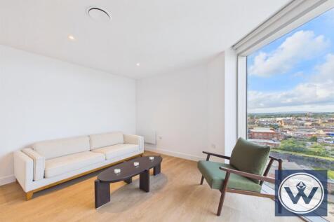 2-bed flat on Crown View, Dantzic Street, M4, £1,750/mo