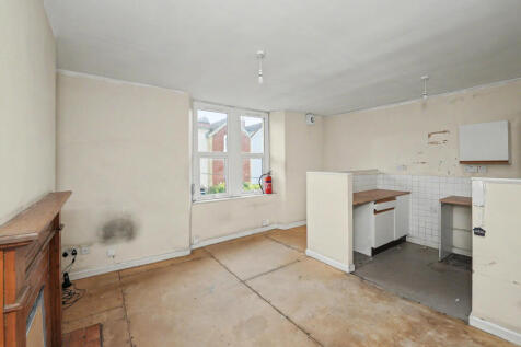 Flat 2, 43 City Road, St Pauls, Bristol, BS2 8TU