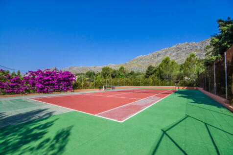 Fantastic tennis court