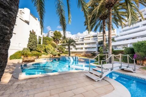 Pool and Exterior (5