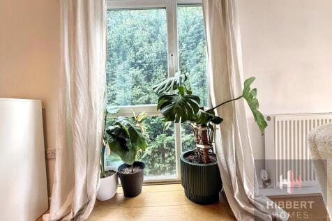 Sheen Gardens, Manchester, M22 photo 3