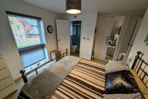 15 Crossman Way bed 1 2.jpg