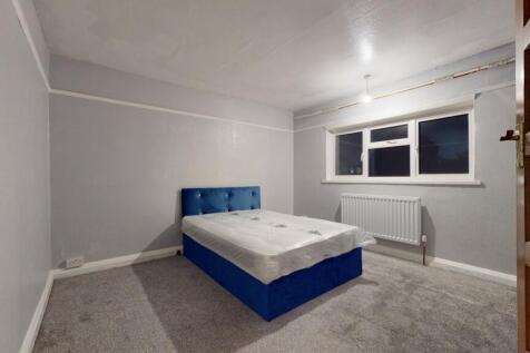 Bright, simply furnished double bedroom with a ...